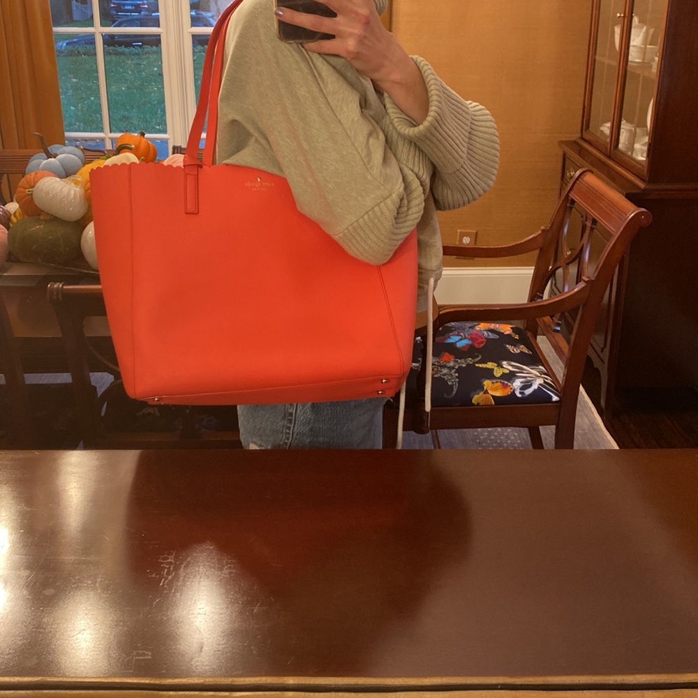 Coral Kate Spade tote with scallop trim
